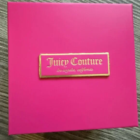Juicy Couture Gold Tone Charm Bracelet Green Clover in Box - Picture 3 of 4